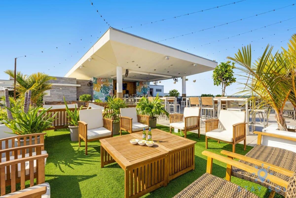 Rooftop Pool - Balcony - Hollywood Beach Broad - Walk Exterior foto