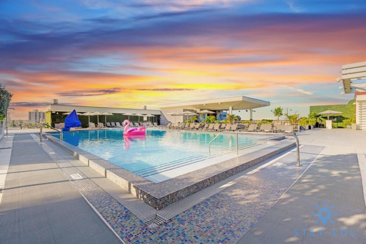 Rooftop Pool - Balcony - Hollywood Beach Broad - Walk Exterior foto